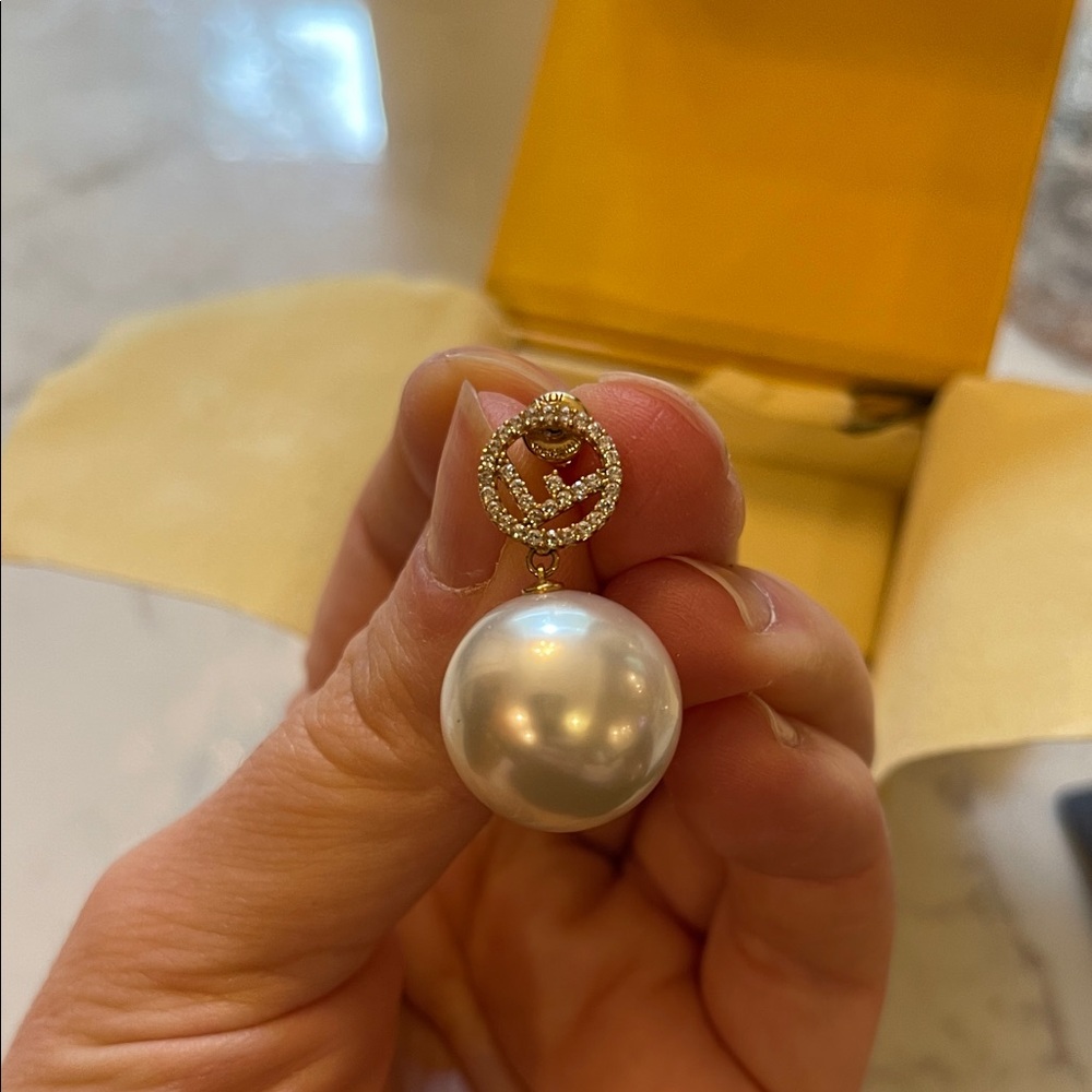 Fendi pearl drop earrings - Picture 3 of 9